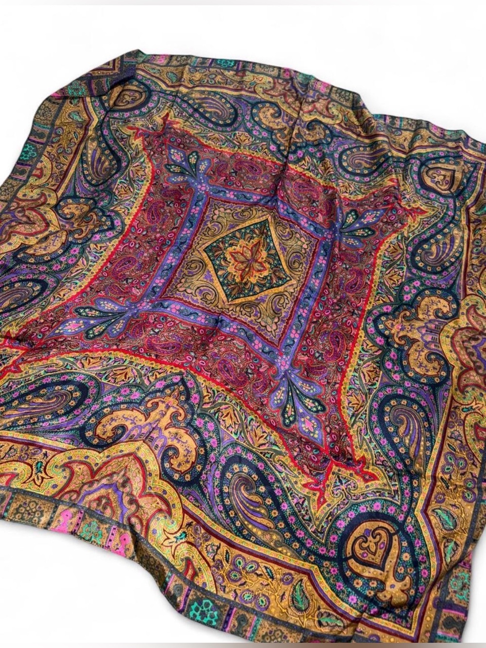 Multicolored paisley print scarf with floral motifs